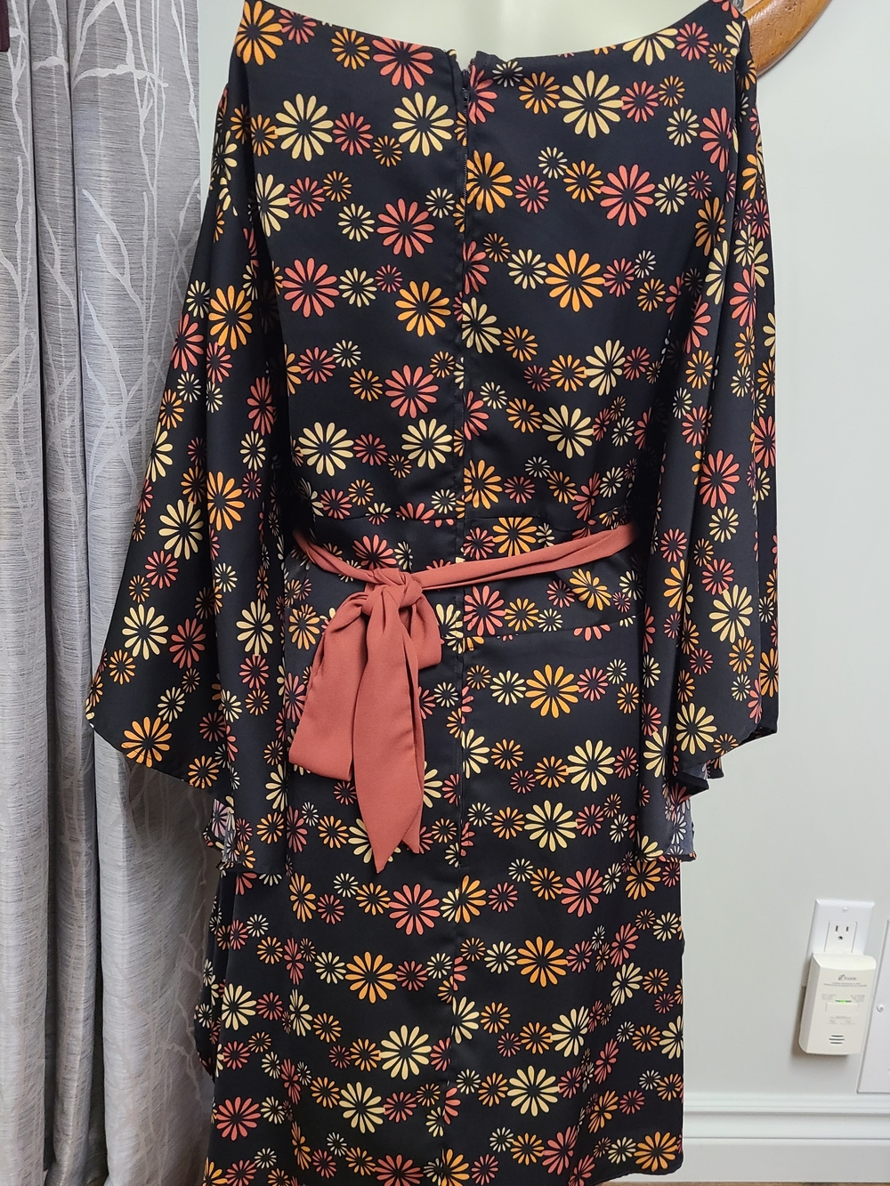 Smak Parlour Retro Vibe Midi Dress with Waist Sash - Picture 4 of 7